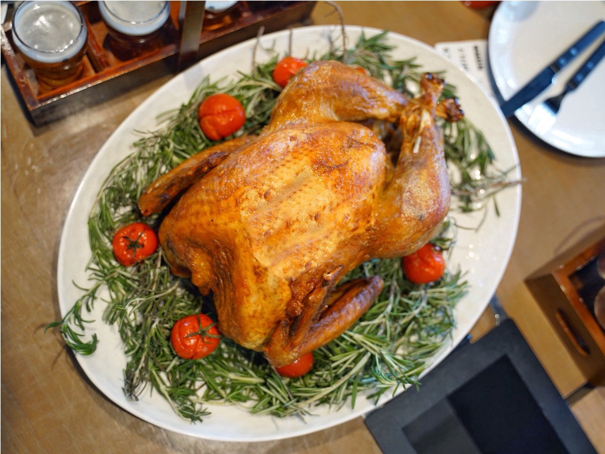 cottw184026's tweet photo. Spice up your holiday with our limited festive turkey feast! Juicy roast turkey, trimmings u0026 a secret spiced cranberry sauce only this week—grab yours now! https://t.co/3RaIZBx03T