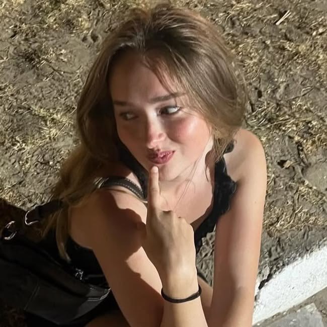 isnotdessa's tweet photo. “Um: nunca me diverti tanto com uma menina na vida.
Dois: não quero que isso acabe nunca.  
E três… 
Acho que posso estar me apaixonando por ela.” https://t.co/ZQxHoiWN3W