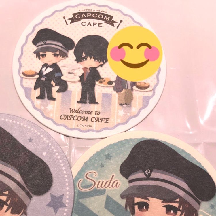 seahiveLab's tweet photo. パルマ＆パルマRのコラボカフェ開始が2019年1月中旬で、配信版現行ep3くらいだったのだが、配布コースター＆一部グッズのモジ君がネタバレしてて(1枚目)、配慮した相談員たちが自主的に隠す(2枚目)公式とユーザーの反転現象が起きた思い出。

#囚われのパルマ10年分の思い出 https://t.co/J3s3oyRSA9