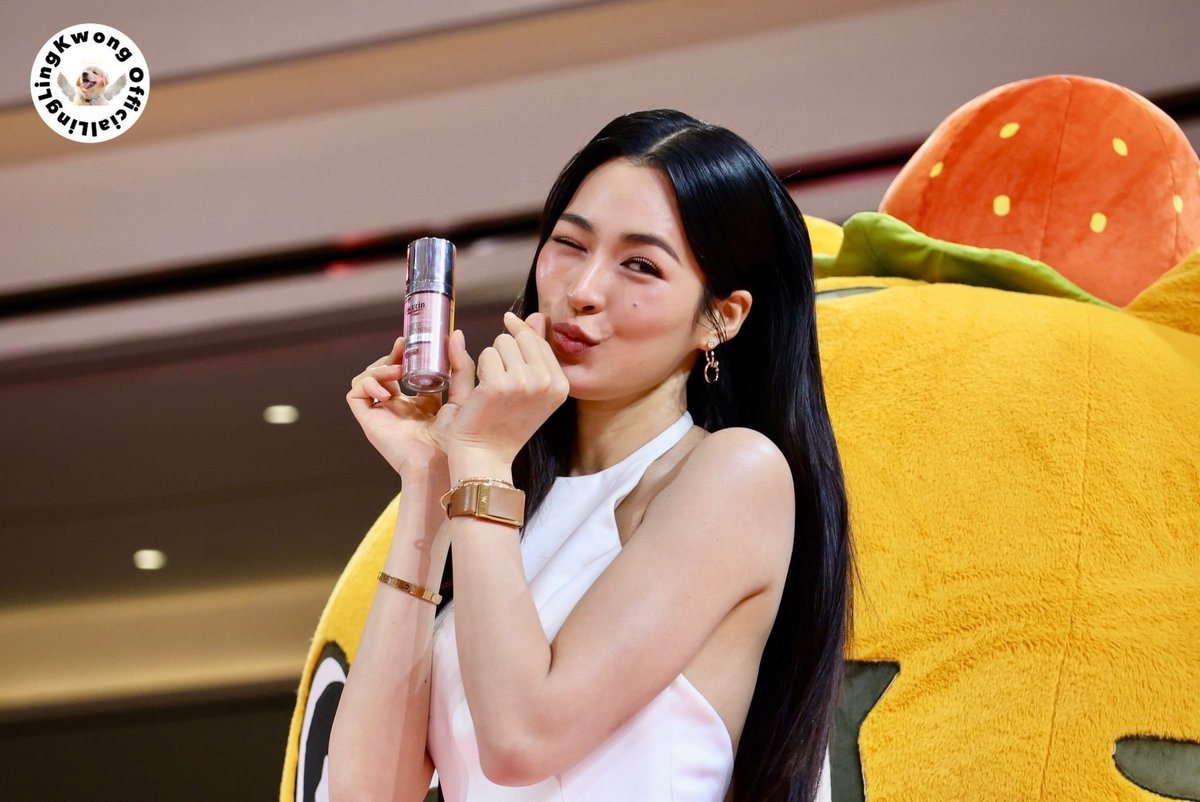 pilingnongormm's tweet photo. @TrendLingTH @linglingsirilak @EucerinThailand พี่คนสวยค้าบ

EUCERIN SPOTLESS WITH LINGLING
#EucerinNO1BrighteningCelebrationXLingLing
@linglingsirilak #Linglingkwong‌ 
@EucerinThailand https://t.co/JDxidX7MFP