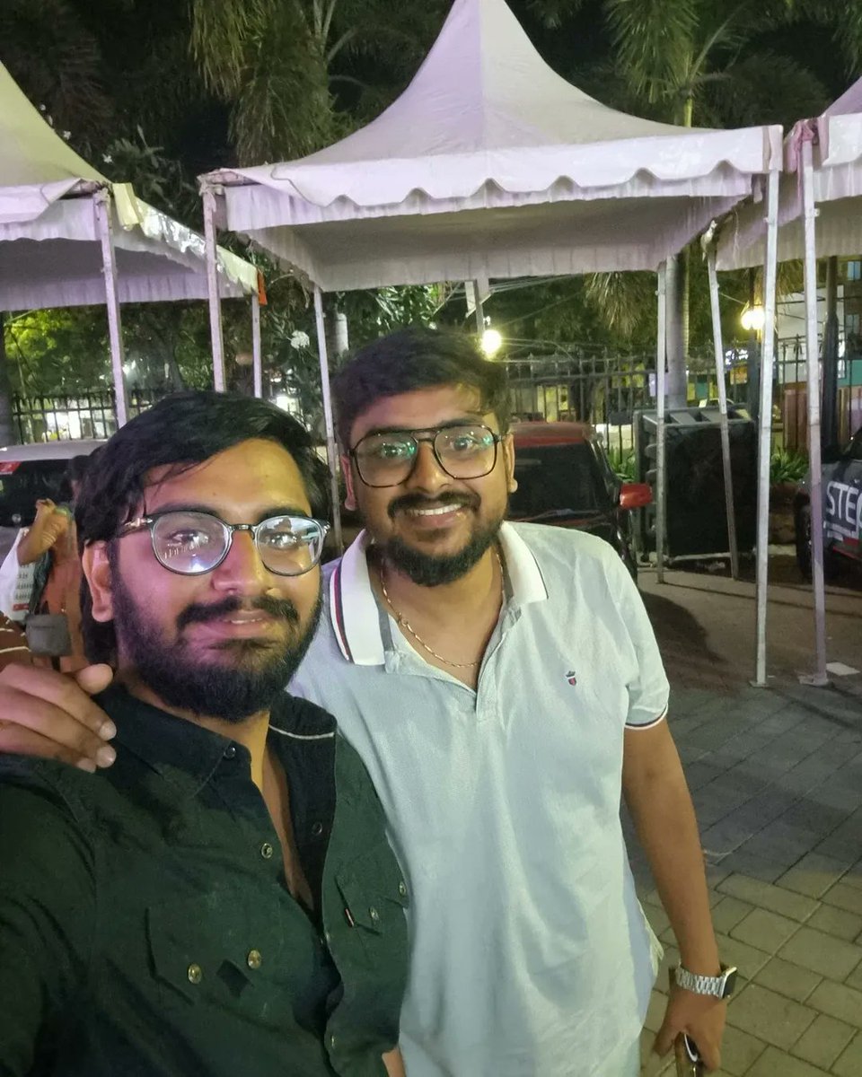 dennibaker85122's tweet photo. Happy to meet you, @tuberbasss—an inspiring fanboy moment with one of my favorite YouTubers at the EMMA European Mobile Media Association event. https://t.co/pOn8CmYwnZ