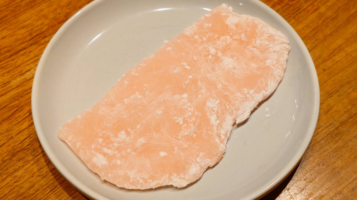 MITTI12101's tweet photo. 娘が誕生日に「ケーキじゃなくて求肥が食べたい」ってなって、どうしようもないから、「あんこや果物を求肥で包む会」になった…

ろうそく立てられぬ… https://t.co/QgK0OXeLyG