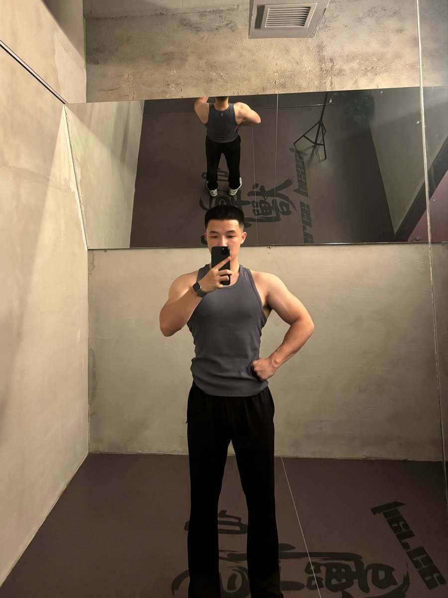 Jony3kyd's tweet photo. 越练越性癖越变态，越变态越想练 https://t.co/wg66QwqoEL
