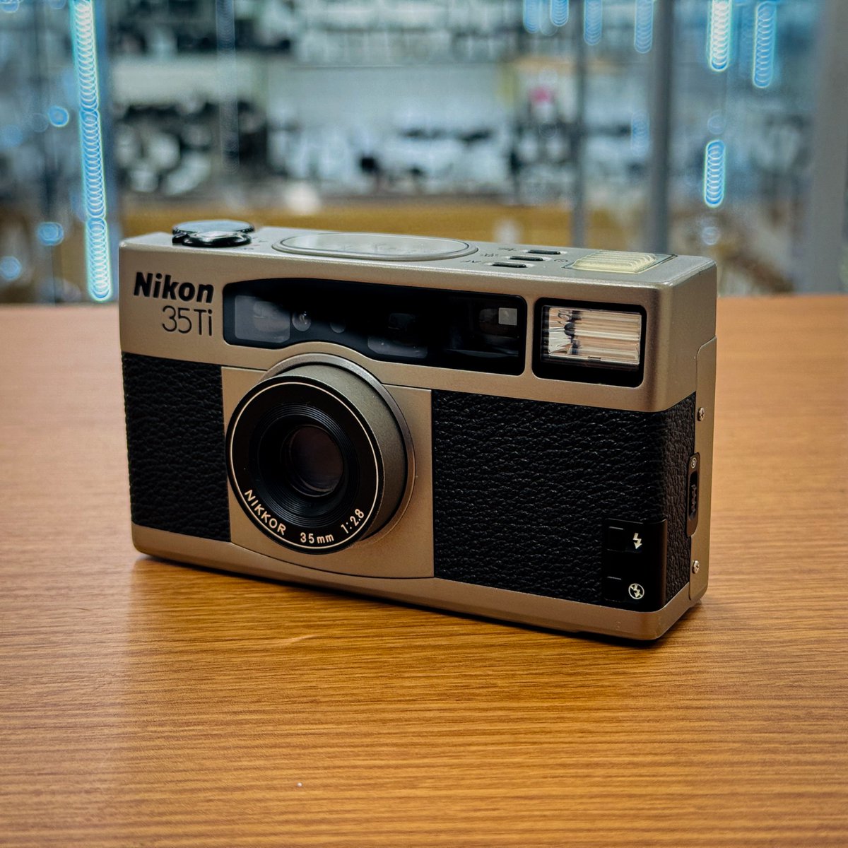 dkcamera2027's tweet photo. Great camera available.
Nikon 35Ti
A premium compact film camera featuring a titanium body and NIKKOR 35mm f/2.8 lens.
Its unique analog display is one of the 35Ti’s most iconic features.
Tax-free available.
#Nikon #Nikon35Ti #FilmCamera #CompactCamera #UsedCamera #TaxFree https://t.co/NafaqMrmcj