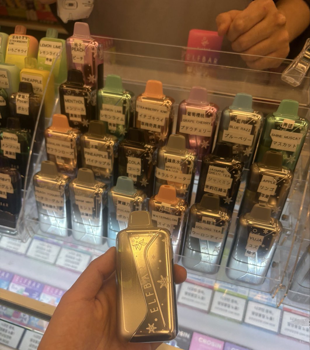 j_uhhw's tweet photo. 明洞でelfbarゲットした!!
口寂しい時お菓子じゃなくてelfbar吸えばダイエット効果‼️その日の気分に合わせて調整できるのが神✨
#明洞 #malone #crosin #icekingpro https://t.co/xnCWOeRclI
