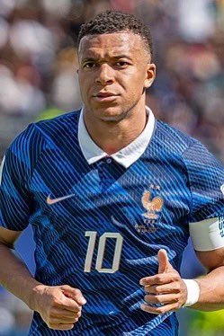 Ferasdbg's tweet photo. @S7RM_ كيليان مبابي إلى نادي لوس أنجلوس (LAFC) كإعارة في صيف 2027 الى صيف 2028 https://t.co/aUEjG6gKIW