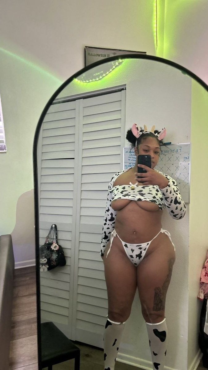 thickasstat's tweet photo. I'm turning into a cow moo 🐄🤤 https://t.co/MRIMRxV8M8