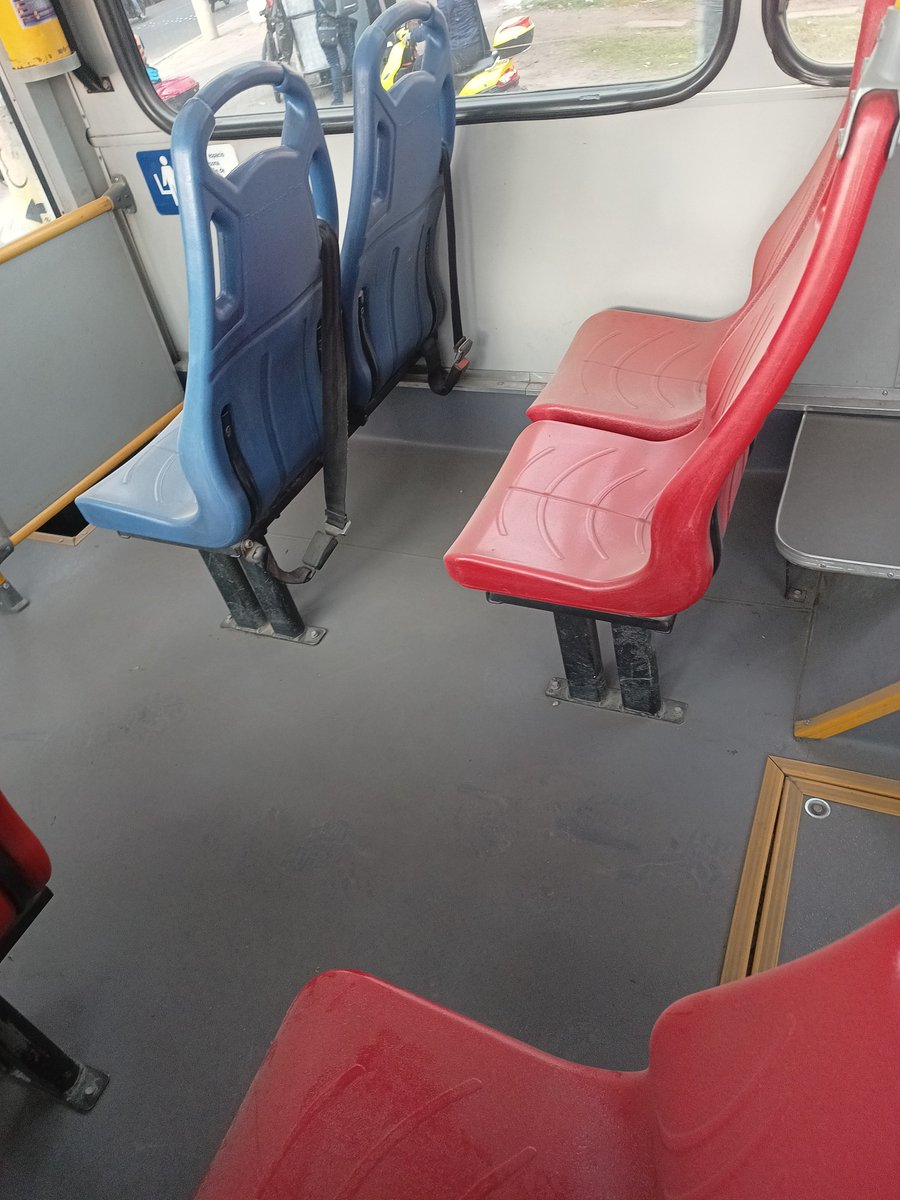 wasilva83's tweet photo. Buenos días me encuentro tomando el servicio de sitp en Bosa el recreo los buses salen de su paradero de una forma terrible, comparto video del polvero tan terrible en el que se encuentran los buses. @transmisitp
@TransMilenio por favor verificar a los contratistas https://t.co/N1PBVEeKkb