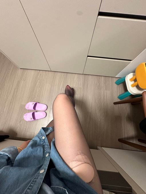mitzdmalik's tweet photo. 小姑��天的心情超好～猜猜这双黑丝下面藏着什么小秘密？来点刺激的分享呀🫣！ https://t.co/JMHUHlvSdZ