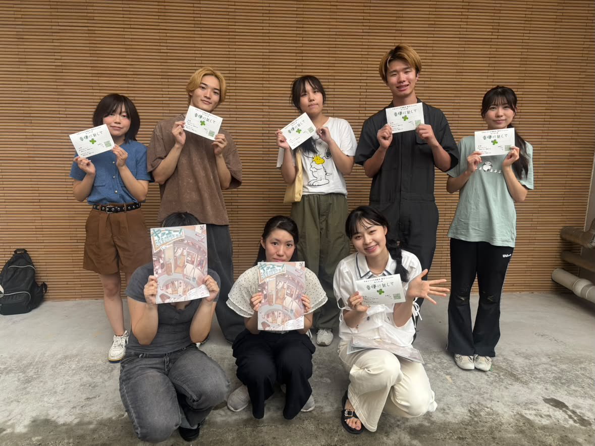 engeki_kwu's tweet photo. 🌟宣伝訪問

先日、神戸大学の自由劇場(@GIGEKI）様に宣伝訪問をさせていただきました。
お忙しい中誠にありがとうございました！

✦自由劇場さんの次回公演✦
2026年度新人公演
『ギョエー！旧校舎の77不思議』

9月21日(月) 17:00
9月22日(火) 13:00/17:30
9月23日(水) 13:00

是非ご来場ください👻 https://t.co/EDSE9Ea4Tg