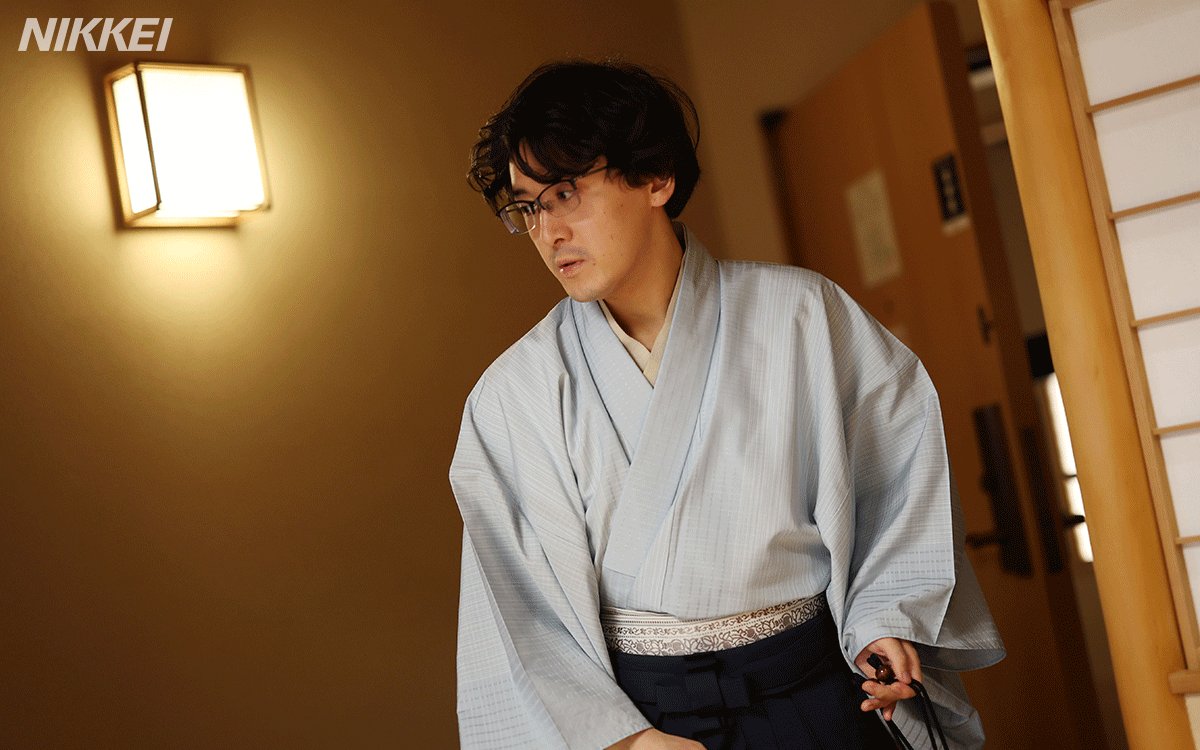 nikkeiphoto's tweet photo. ☖第74期将棋王座戦 第2局は伊藤王座勝利☗

▼タイムラインで振り返り
https://t.co/SKyLGG6Zgs

将棋王座戦五番勝負の第2局は伊藤匠王座が広瀬章人九段を破り、両者1勝1敗で10月2日の第3局に臨みます＝杉浦瑛俊、深井洋平撮影 https://t.co/6Zf7iLyhHP