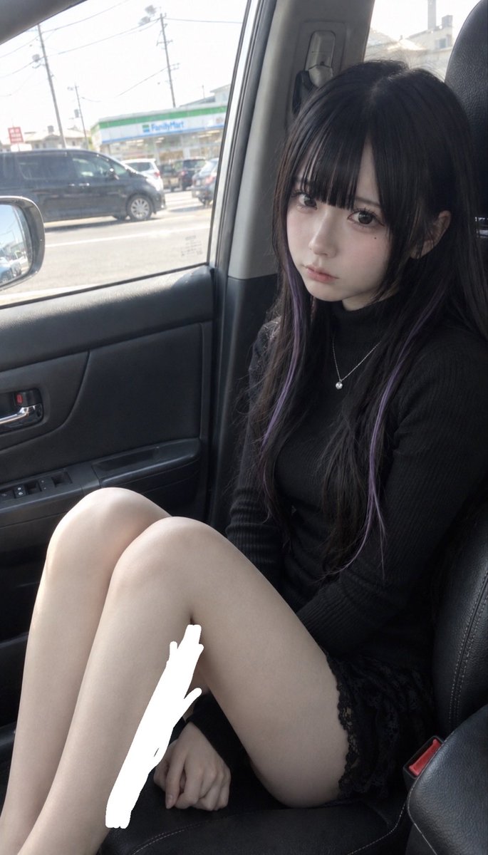 JayCnezz's tweet photo. 男の子ってドライブ中に太もも触るの好きだよね
　
#裏垢女子 https://t.co/SiEpqxJUgj