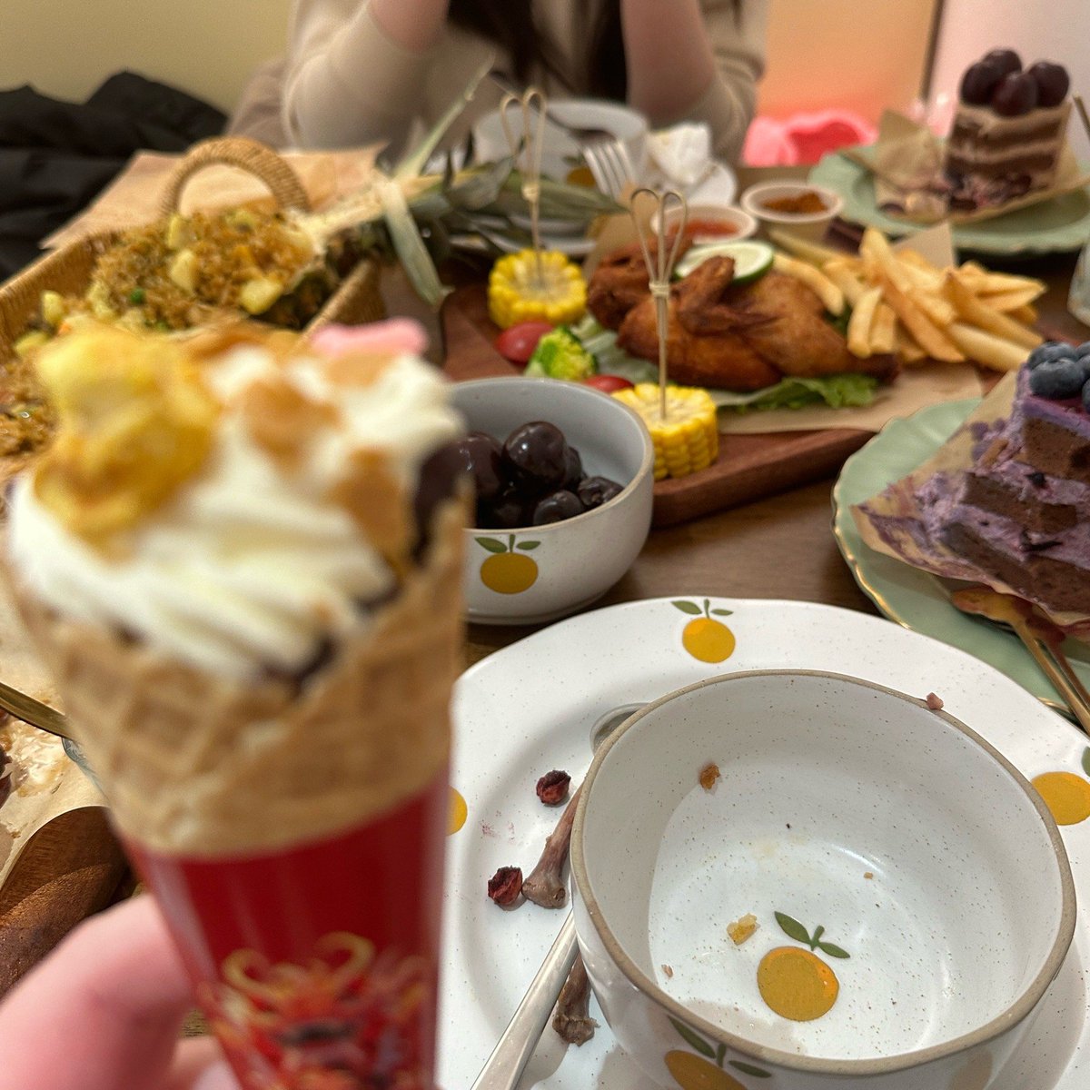 JeneeBorjagw's tweet photo. Just shared a bag of my favorite matcha cookie bites with my work crew—nothing turns a busy afternoon around like sweet treats ， https://t.co/98rDKGxoMs