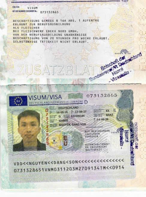ngdangha's tweet photo. S có visa. Hôm qua gửi S cuốn Động từ tách, cụm danh động từ và thành ngữ (qua Vittel post). https://t.co/w32054aZbU