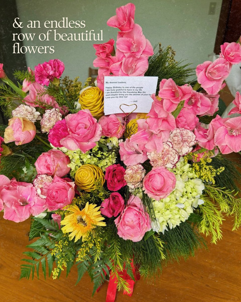 bestofjoza's tweet photo. iza‘s latest instagram post featured jodi’s birthday flowers for iza 🥹🩷

#JoZa https://t.co/a3xdOQn30K