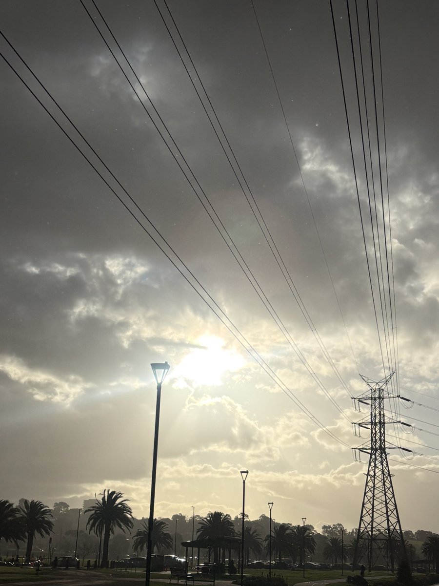 _enshhayat's tweet photo. ☀️🌧️🌈  at the same time https://t.co/wkMDLXOH8I