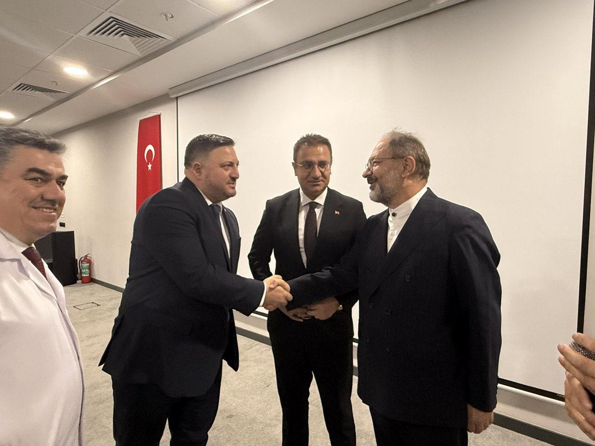FeyzullahTORLAK's tweet photo. 🌿 Mayamız Birlik, İlk Dersimiz Kardeşlik…

2026-2027 Eğitim Öğretim Yılı’nın açılışı vesilesiyle Önceki Dönem Diyanet İşleri Başkanımız Prof. Dr. Ali Erbaş Hocamızı Sancaktepe’mizde ağırlamanın mutluluğunu yaşadık.

Kaymakamımız Naif Yavuz ile birlikte katıldığımız programda, öğrencilerimiz ve eğitim camiamızla bir araya gelerek yeni eğitim döneminin ilk dersine ortak olduk.

İlim, irfan ve güzel ahlakla yetişen nesillerimizin ülkemizin yarınlarına güç katacağına inanıyoruz.

Yeni eğitim-öğretim yılının tüm öğrencilerimize, öğretmenlerimize ve velilerimize hayırlı olmasını diliyoruz.

@abdullahozdemir 
@rabiyakazak 
@DegemDeniz 
@ak_sancaktepe