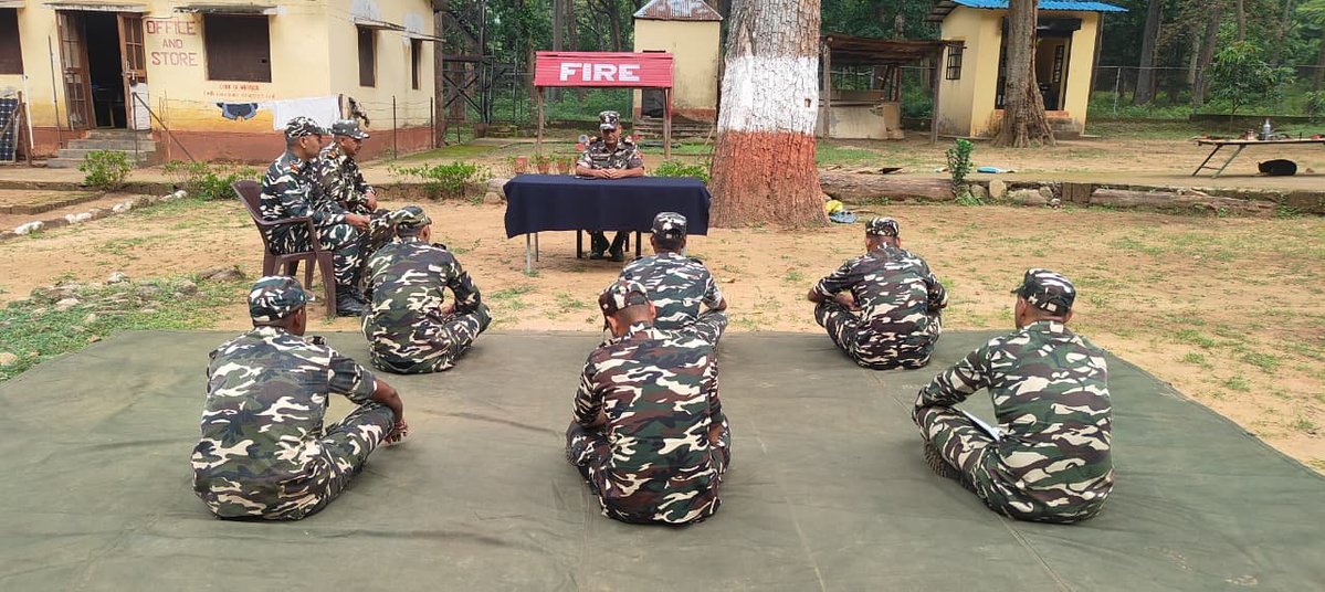 9BnSSB_INDIA's tweet photo. सीमा चौकी में तैनात SSB, 09वीं वाहिनी के जवानों को प्रचालन से संबंधित महत्वपूर्ण विषयों पर जानकारी प्रदान की गई।
#SSBFTRLUCKNOW #SSBSHQGKP #SSB_INDIA #SpecialClass #DutyAwareness https://t.co/aBAQnqakvE