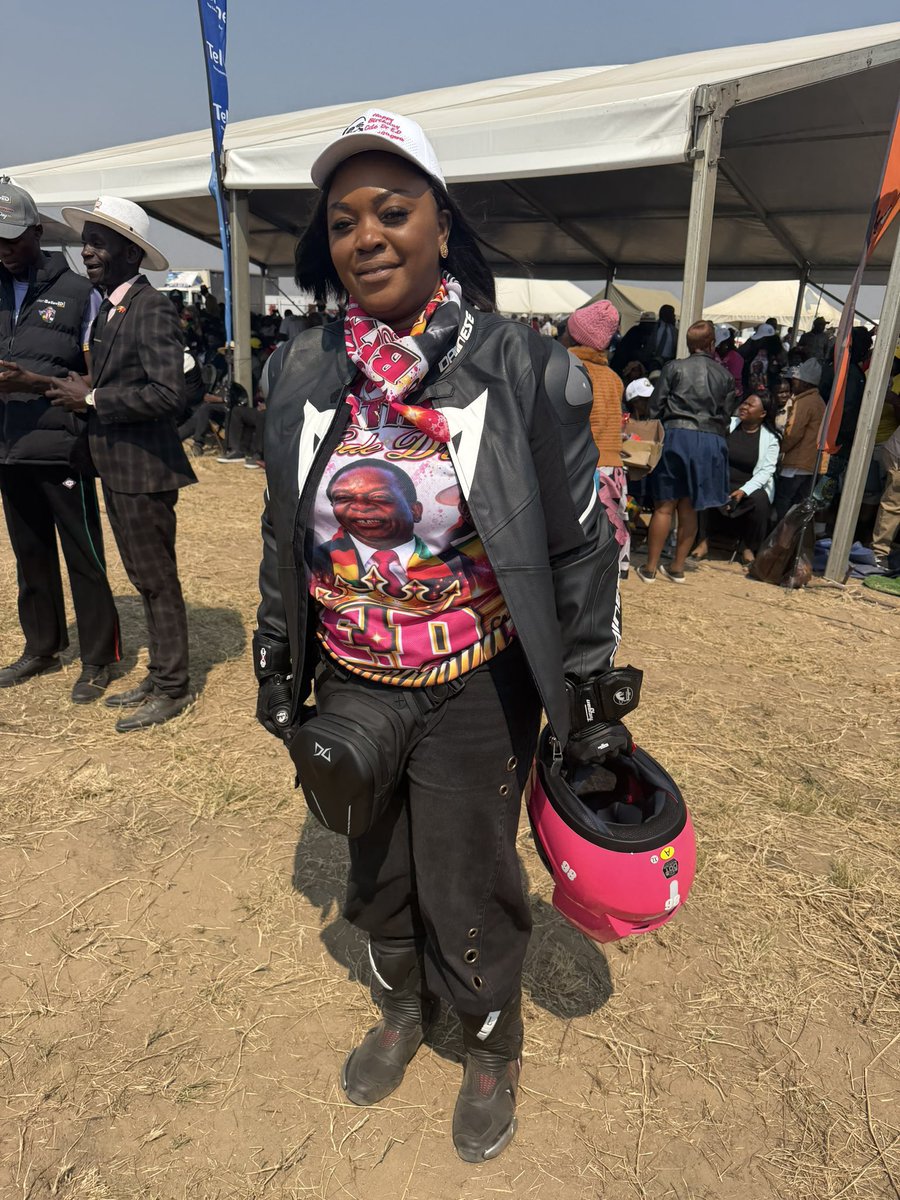 MaMthoee's tweet photo. This iron lady rode all the way from Harare to Mvurwi to celebrate her boss’s birthday. This is the dedication we love to see.
#EDAt84 https://t.co/n5y0NMRe0Z