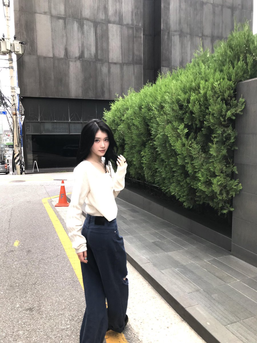 MoonRiver_TING's tweet photo. 260915 #XIAOTING RedNote Update

全首尔最有腔调的摄像头
严肃学习🫡

#샤오팅 #沈小婷 #シャオティン #Kep1er #케플러 https://t.co/H1fpQQFJkG