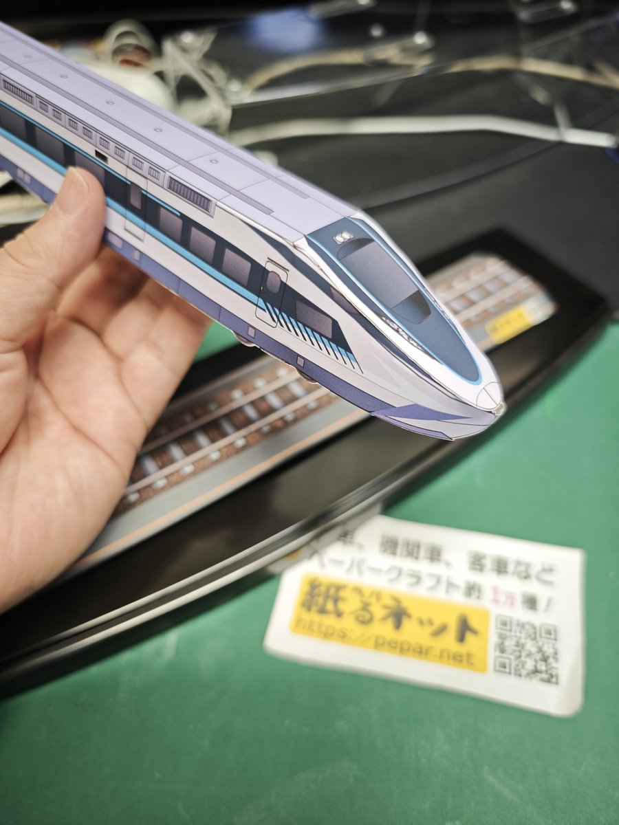 pepar_net's tweet photo. 中国CRRC　450AFの水素燃料試験車。
側面ロゴ含めて、なかなか近未来的で格好良きですよね。

#ペーパークラフト https://t.co/LqfmuaveJT