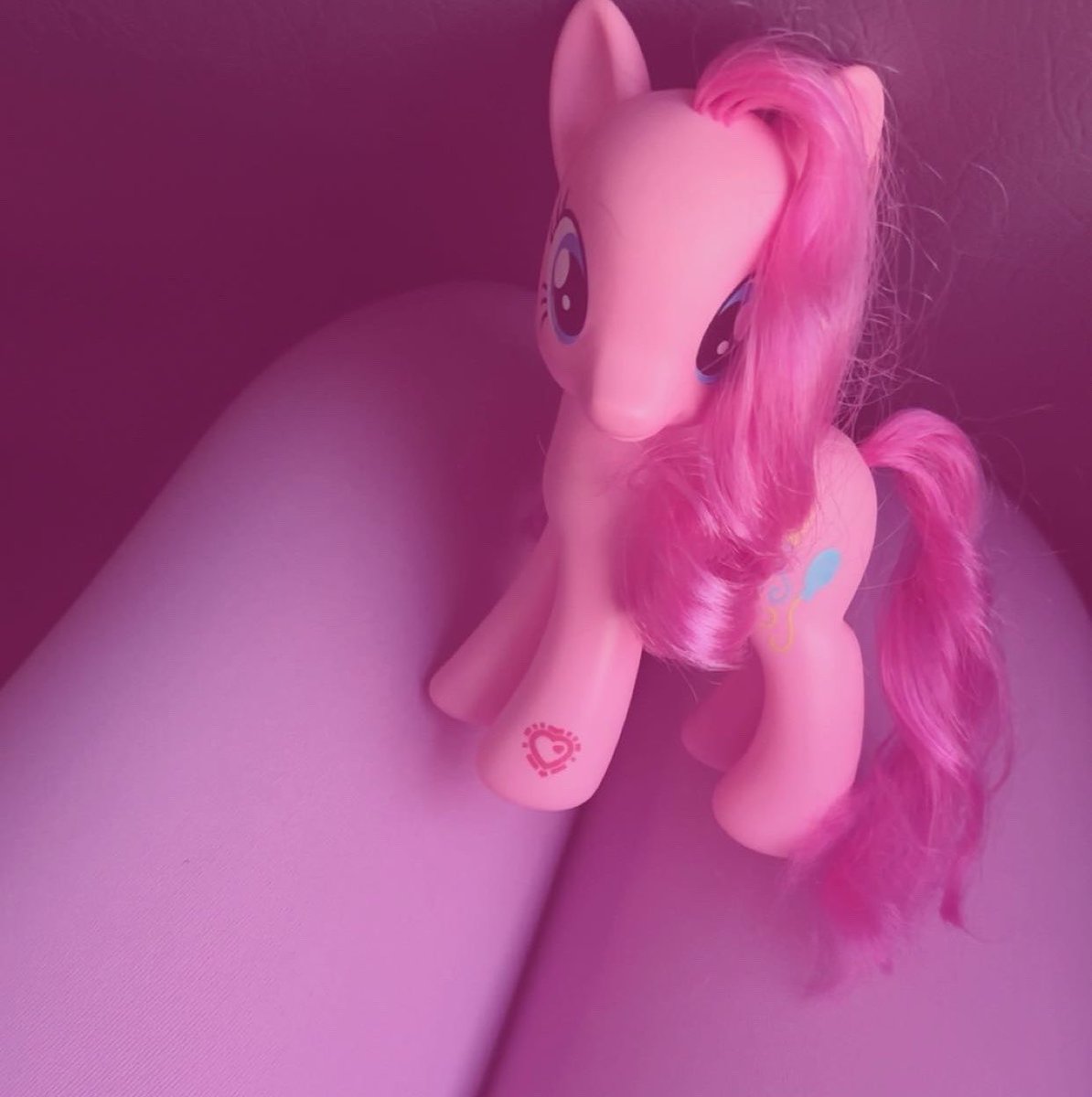pigtailed_nye's tweet photo. 🍭🛼🎀 #kawaii #jojifuku #cutecore #tweencore #mlp #agere https://t.co/30V18FK8sh