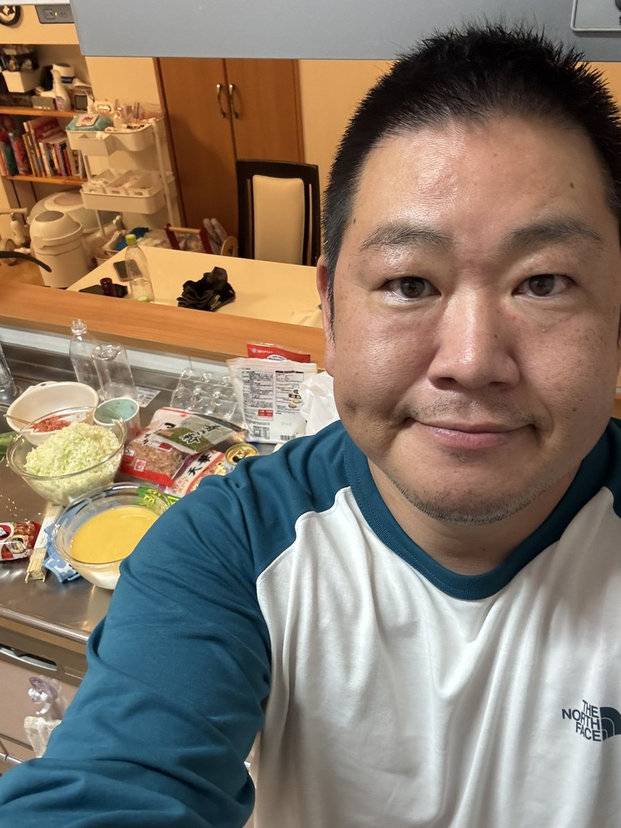 ginnosuke6's tweet photo. この時間からタコパ🐙が始まる
まだ準備段階w https://t.co/OZhmPyBIeY
