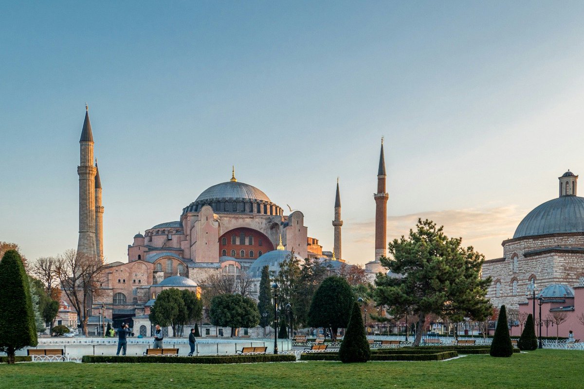 LoghanTravels's tweet photo. Discover Turkey with Loghan Travels

From the vibrant streets of Istanbul and the magical valleys of Cappadocia to the turquoise coastline of Antalya and the timeless beauty of Pamukkale, Turkey offers something for every kind of traveller. https://t.co/klbWtbBiTJ