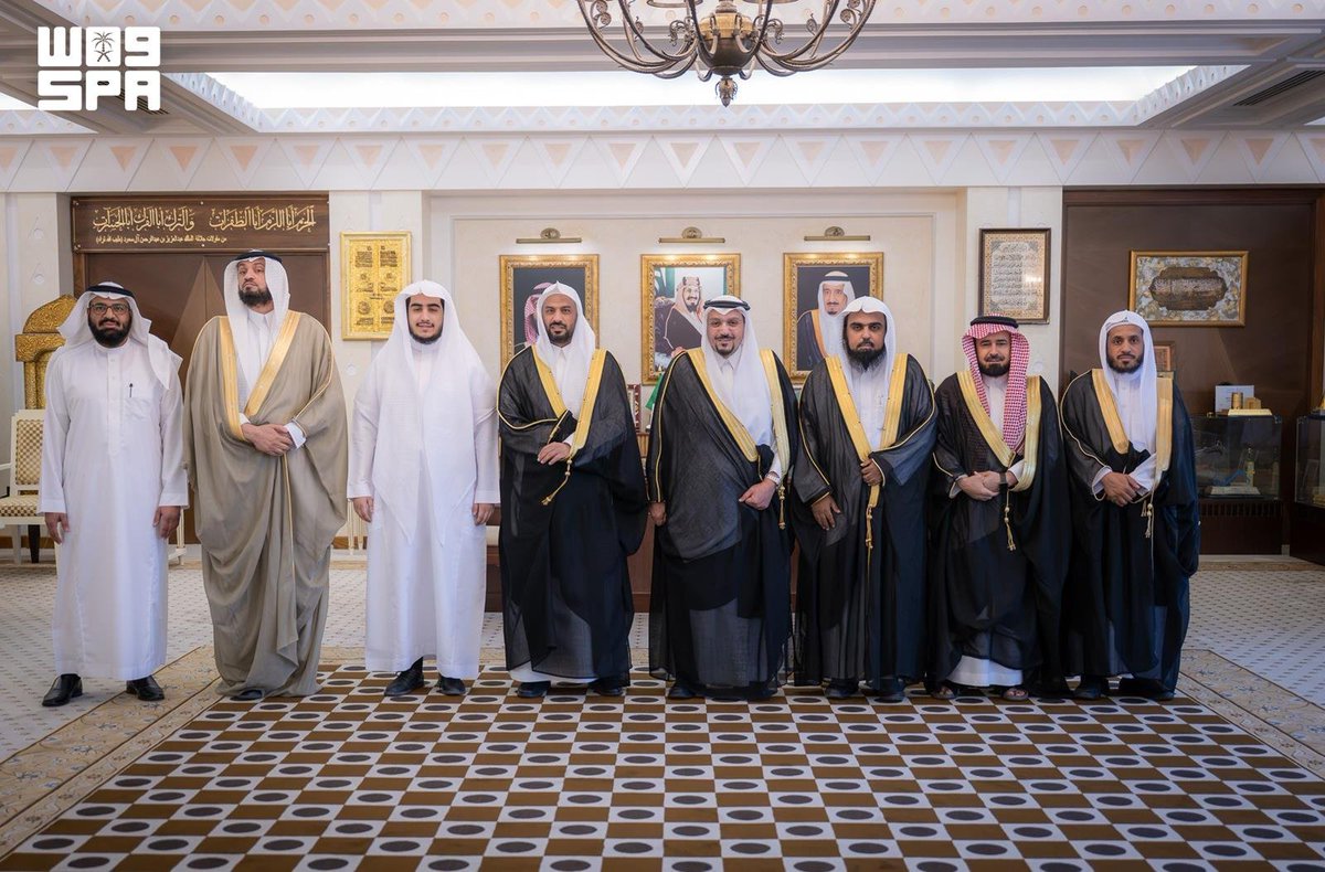 SPAregions's tweet photo. أمير القصيم يكرّم الطالب عمر الصبيح بمناسبة فوزه بالمركز الأول في مسابقة الملك عبدالعزيز الدولية لحفظ القرآن الكريم.
https://t.co/cek5SuTIpp
#واس https://t.co/0LvxeRfYLk