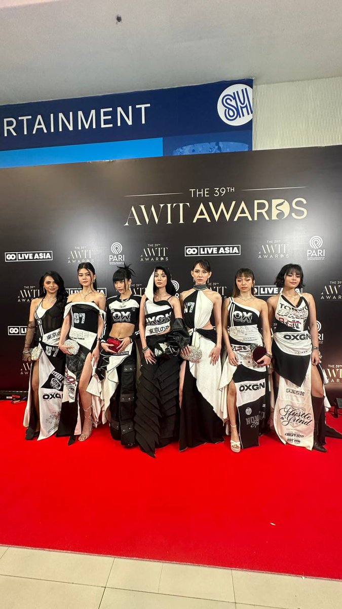 TV5PHOfficial's tweet photo. ANGAS NG XONARA! 👀💖 The P-pop girl group is here to add spunk and fierce power to the #39thAwitAwards! 🎤✨

Panoorin ang livestream red carpet coverage sa One PH Facebook Channel at YouTube Channel ng Awit Awards.

#AwitAwards #OPM #AwitAwardsOnePH https://t.co/qmJlOO0s5P