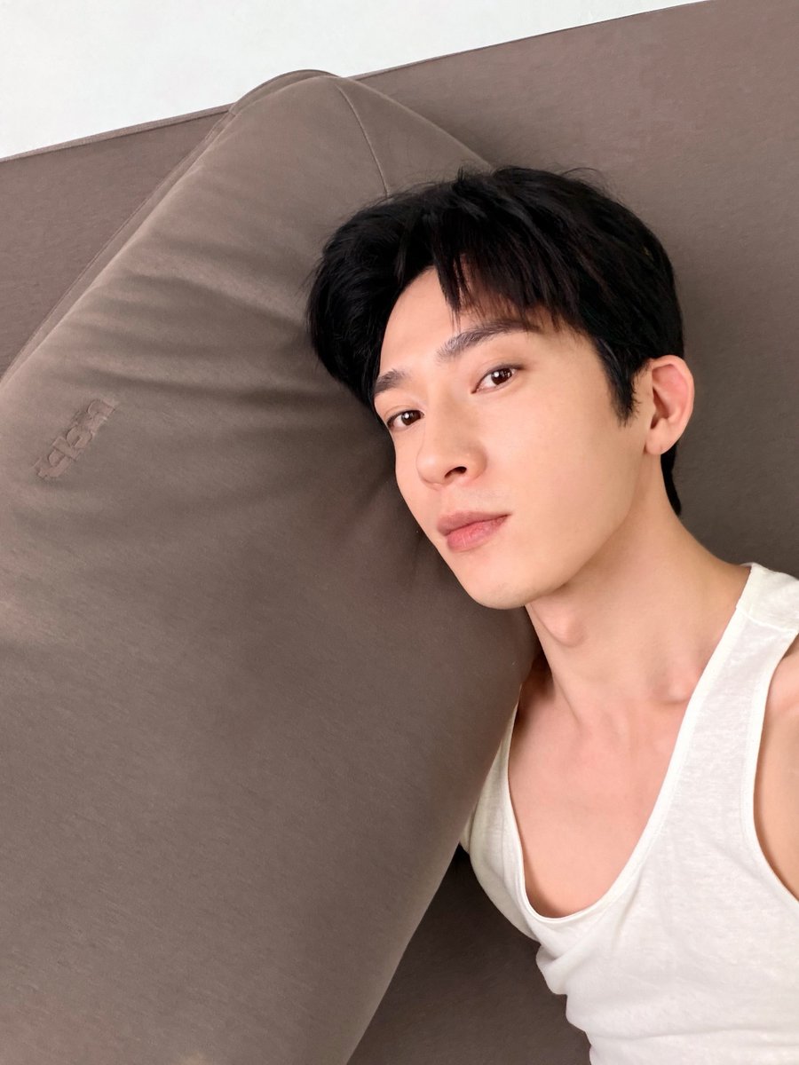 JingBoran89's tweet photo. A slow, quiet moment to myself. Just resting, taking a breath, and enjoying the comfort of a peaceful day. Sometimes, doing nothing but staying cozy is all I need. https://t.co/HpEAzqLPst