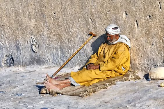 jamaliaat's tweet photo. "للمرة الثانية والثالثة والعاشرة والمليون..
إياك ثم إياك أن تخاف شيئاً قبل حدوثه، واصرف فكرك وخوفك عن الغيبيات، فهي في علم الله. الله لا يمنع إلا لحكمة، ولا يؤخِّر إلا لحكمة، وحكمة الله دائماً هي الخير. واعلم أن البلاء إذا نزل على العبد ينزل معه اللطف" (م)

#جماليات https://t.co/0sDLM5IuIE