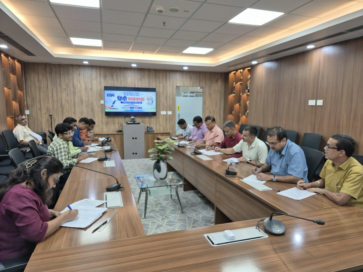 stpi_kolkata's tweet photo. एस.टी.पी.आई-कोलकाता में हिंदी पखवाड़ा-2026 के अंतर्गत आज 'हिन्दी में टिप्पणी लेखन' प्रतियोगिता का सफल आयोजन संपन्न हुआ। सभी अधिकारियों एवं कर्मचारियों ने उत्साह से भाग लिया। राजभाषा हिंदी के अधिकाधिक प्रयोग हेतु हम प्रतिबद्ध हैं। #HindiPakhwada2026 #STPIKolkata https://t.co/1XJ9ctrC7h