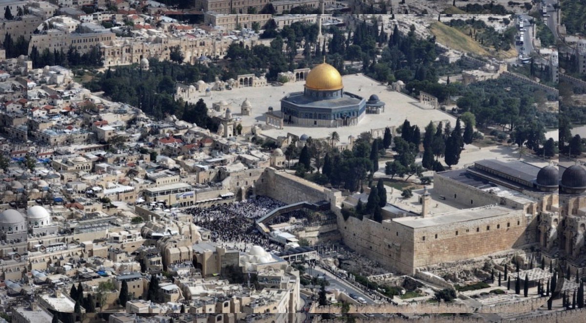 MaadhG's tweet photo. ليس من المسلمين من اعتدى على مكة والمدينة والقدس اذا فعل الحوثي ذالك فقد تشبه باليهود الذين يعتدون على الاقصى ليلا ونهارا. https://t.co/mQS3JPA4RF