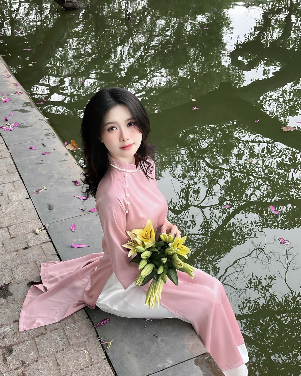 kobayashitgk's tweet photo. 路边的小花：特别温柔，‍藏着生‌活最真实的浪‌漫。 https://t.co/h1AqlHQZdH