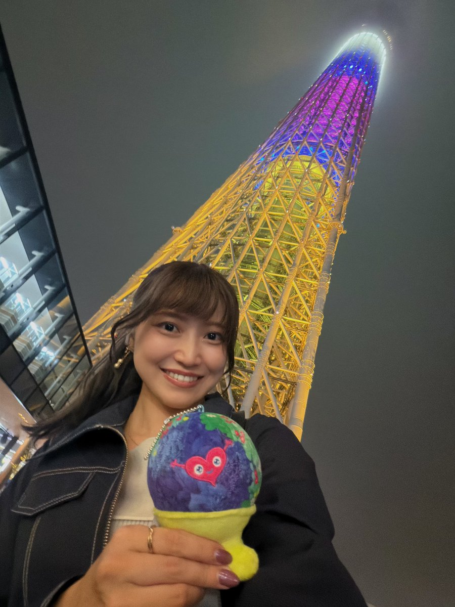 lfkanonmaejima's tweet photo. 東京スカイツリーが #greenexpo2027 カラーに🌏💞

『GREEN☓EXPO 2027』開幕約半年前を記念して、公式マスコットキャラクター「トゥンクトゥンク」イメージの特別ライティングが点灯！見に行ってきました🌟

上空に霧がかかっていてなんだか神秘的…！来年3月が楽しみですね🌼
@expo2027_japan https://t.co/I4L9wny8wH