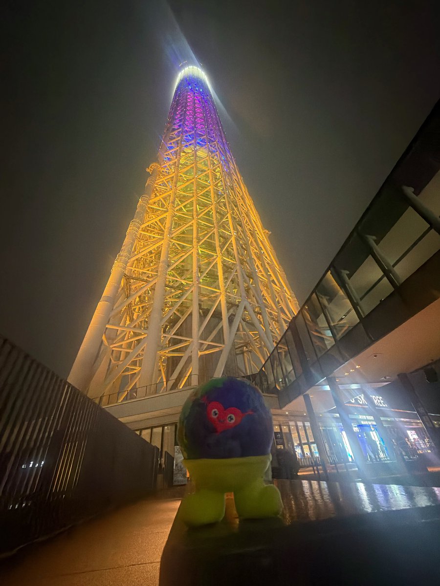 lfkanonmaejima's tweet photo. 東京スカイツリーが #greenexpo2027 カラーに🌏💞

『GREEN☓EXPO 2027』開幕約半年前を記念して、公式マスコットキャラクター「トゥンクトゥンク」イメージの特別ライティングが点灯！見に行ってきました🌟

上空に霧がかかっていてなんだか神秘的…！来年3月が楽しみですね🌼
@expo2027_japan https://t.co/I4L9wny8wH