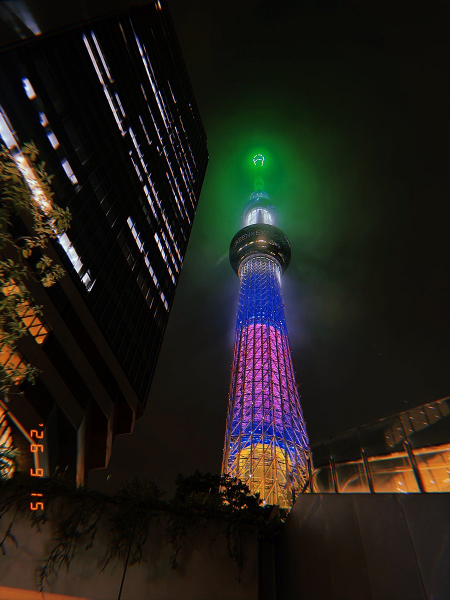 lfkanonmaejima's tweet photo. 東京スカイツリーが #greenexpo2027 カラーに🌏💞

『GREEN☓EXPO 2027』開幕約半年前を記念して、公式マスコットキャラクター「トゥンクトゥンク」イメージの特別ライティングが点灯！見に行ってきました🌟

上空に霧がかかっていてなんだか神秘的…！来年3月が楽しみですね🌼
@expo2027_japan https://t.co/I4L9wny8wH