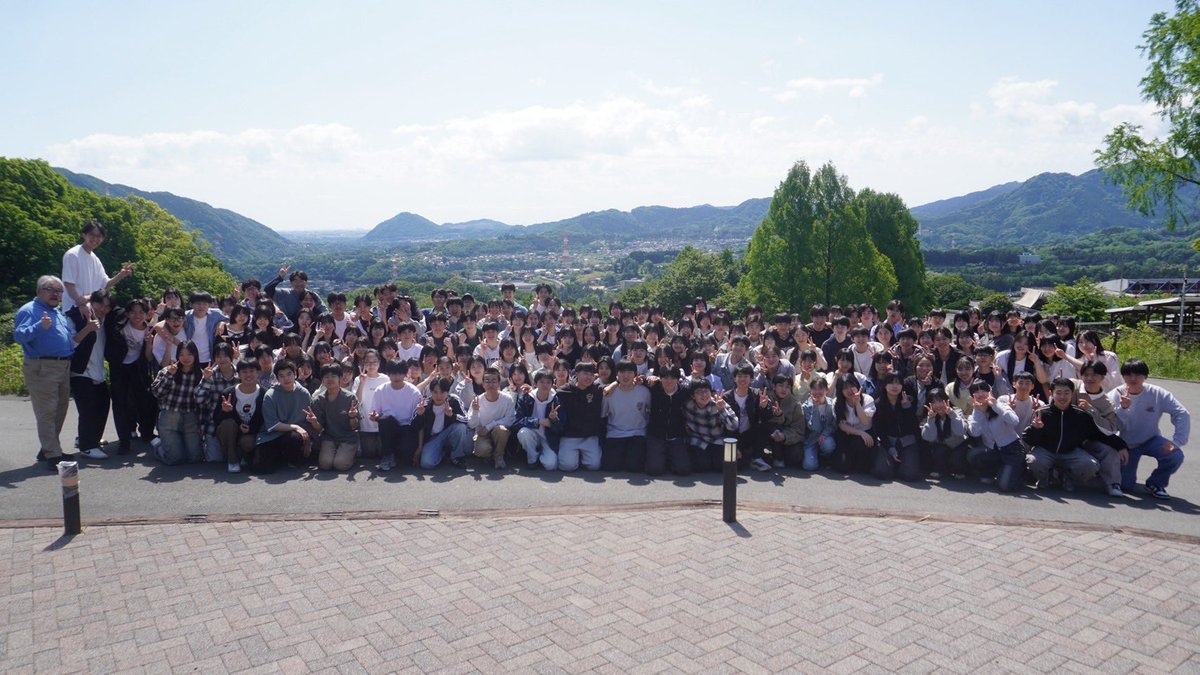 takao_hatakeda's tweet photo. 先日の投稿で「今回の都大会、思うところがたくさんあります」と書きました。

大会後、日本中のたくさんの皆さんからご心配のご連絡をいただきました。
高輪台のことをこんなにも本気で思い、応援してくださっている方がいること、本当にありがたく思っています。

僕自身、都大会が終わって、自分の力不足を感じ、かなり落ち込みました。

でも、そんな僕にたくさんのことを教えてくれたのは、やっぱり子供達でした。

翌日には、イチローさんからご依頼いただいた女子高校野球の応援へ⚾️
悔しくないはずがない。ショックも大きかったはずです。
それでも子供達は笑顔で、全力で応援していました。

そして月曜日からは、もう前を向いて次の目標に向かって頑張っています。

そんな子供達の姿を見ながら、今回の都大会を終えて僕が一番「思うところ」は――

やっぱり吹奏楽って面白い！

もっとやらなきゃ。
もっと勉強しなきゃ。
もっと子供達の力を引き出したい。
もっともっと心に響く音楽を、子供達と一緒につくりたい。

都大会を経験して、改めて吹奏楽の奥深さ、難しさ、そして面白さに気づかされました。

高輪台はまだまだ変われる。
そして、まだまだ進化する！

3年生には、マーチングコンテスト全国大会、マーチング協会の大会、たくさんの演奏会、そして3年間の集大成となる定期演奏会が待っています。

高輪台の2026年は、まだまだこれからです🔥

これまで応援してくださった皆様、本当にありがとうございました。
これからも子供達への温かい応援をよろしくお願いいたします！

そして中学生の皆さん！

ぜひ高輪台で一緒に吹奏楽をやりましょう！

本気で音楽に向き合い、めちゃくちゃ頑張っている先輩達が待っています😊

さあ、ここから。
また新しい高輪台をつくります！✨