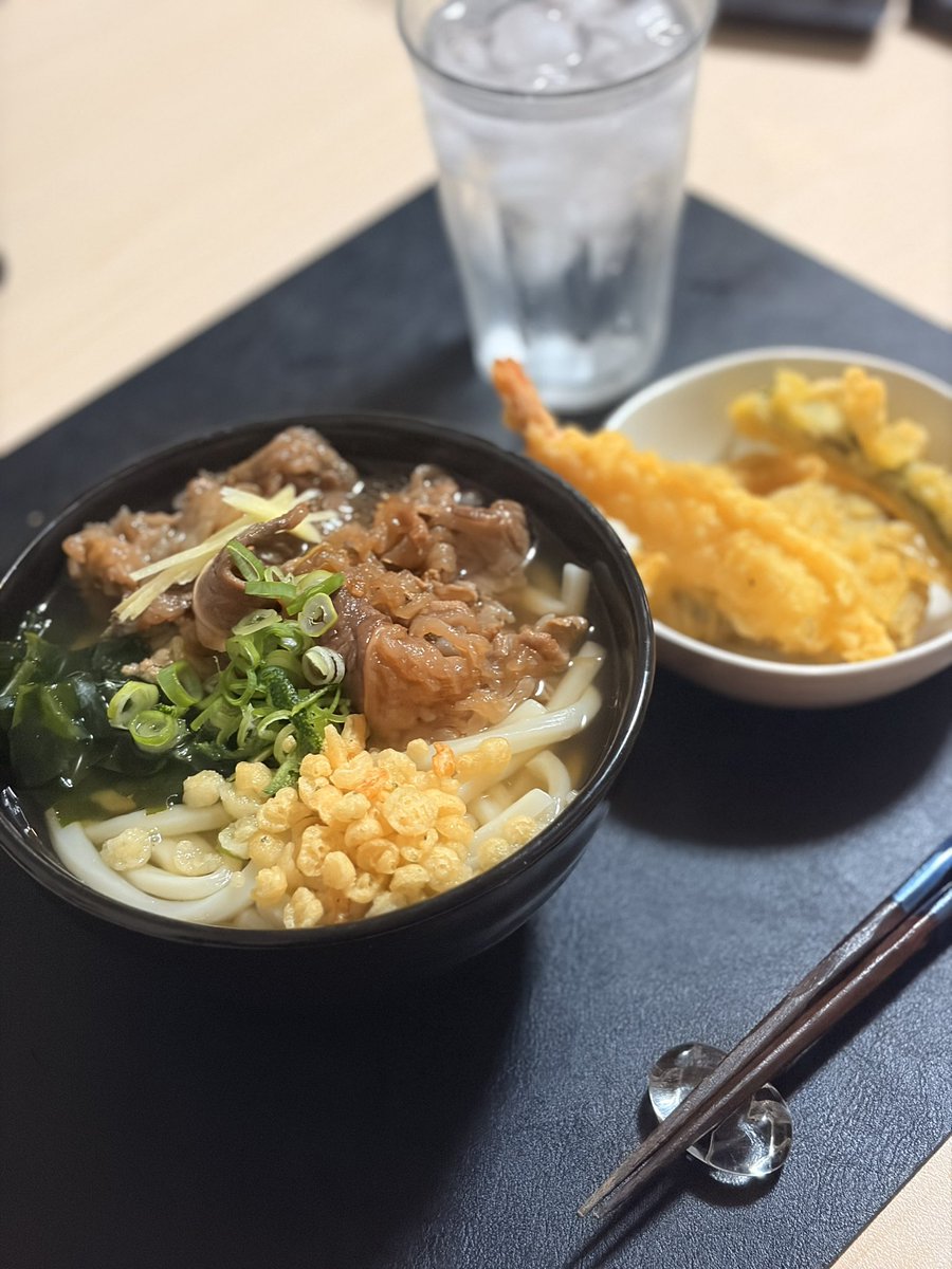 syoukakitchen's tweet photo. すだち蕎麦作る時にとった出汁が余ってたので肉うどんにしました

#料理好きな人と繫がりたい 
#おうちごはん https://t.co/tUGITC79M9