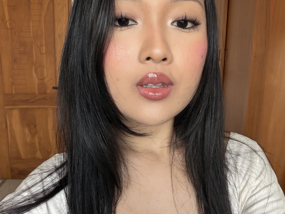myskinpicks's tweet photo. yesterday’s look🤍 https://t.co/7mGcHJBWmG