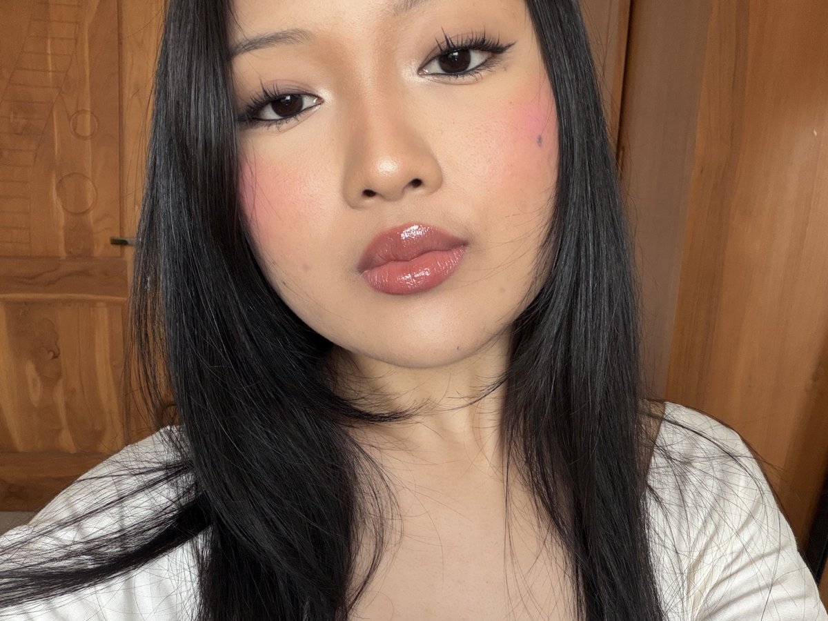 myskinpicks's tweet photo. yesterday’s look🤍 https://t.co/7mGcHJBWmG