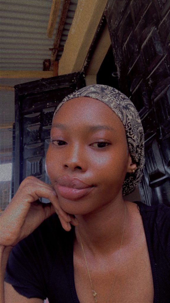 Seyifunmi8045's tweet photo. A toast to my softest season yet 💕🥂 https://t.co/O2wLpvGapm