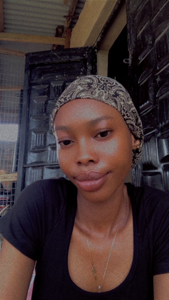 Seyifunmi8045's tweet photo. A toast to my softest season yet 💕🥂 https://t.co/O2wLpvGapm