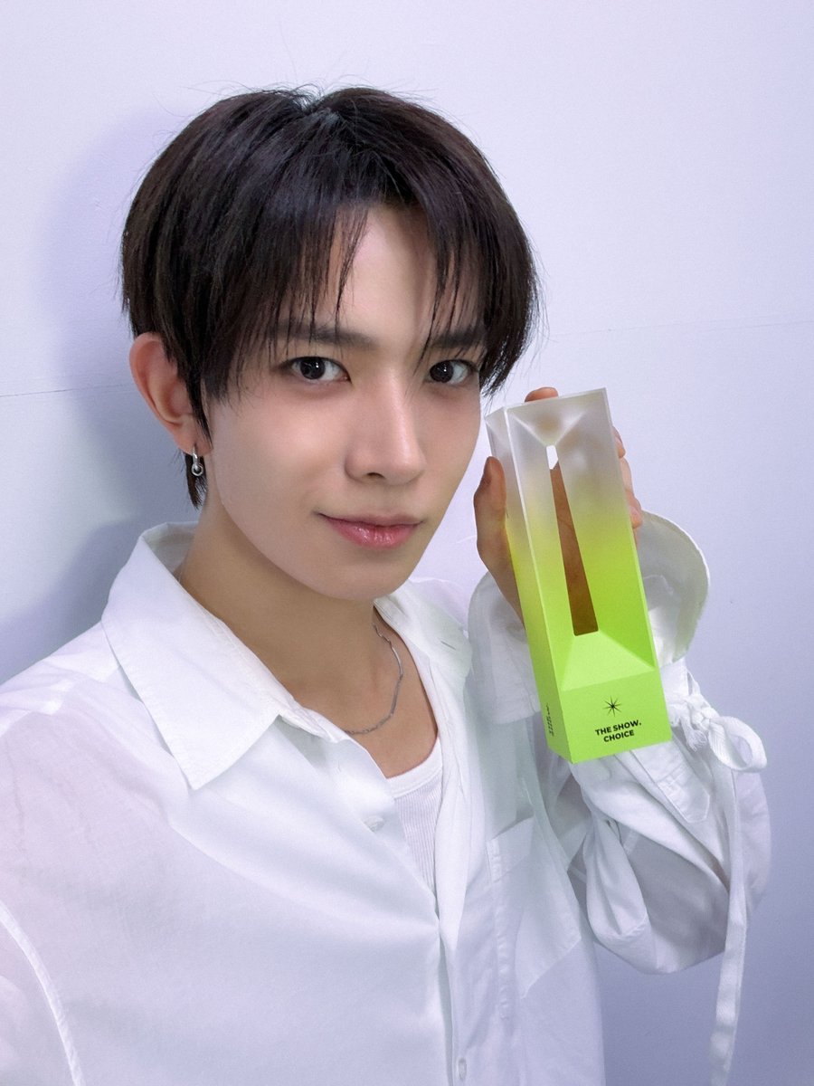 h_evva_n's tweet photo. 260915 @ 더쇼
#EVAN #에반 https://t.co/y2bvhtA2Yj