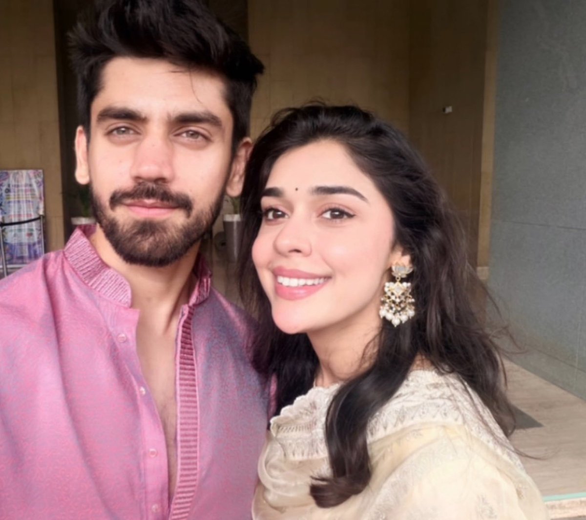 captainvibeless's tweet photo. Mishra ji n his best friend 👀 celebrating Ganesh Chaturthi together😌🩷

They r looking so PRETTYYY🥹🫶🧿
#AvinashMishra #KKK15 #Avisha https://t.co/FIOQAlm9nX