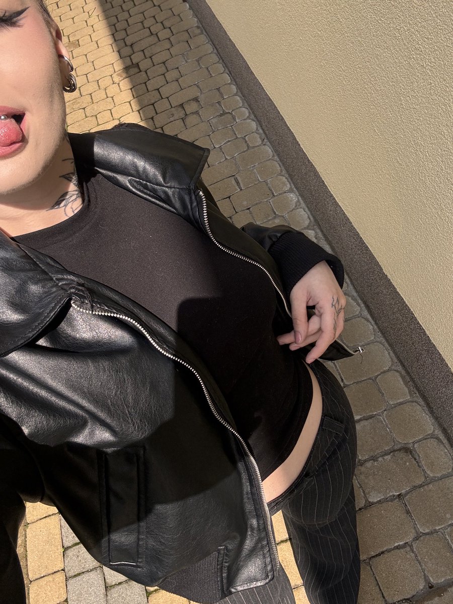 Pani_H3xia's tweet photo. Witam moich simpów dzień zaczynam od zakupów ponieważ w czwartek lecę na wakacje 💋 https://t.co/VV3tMgdGCa