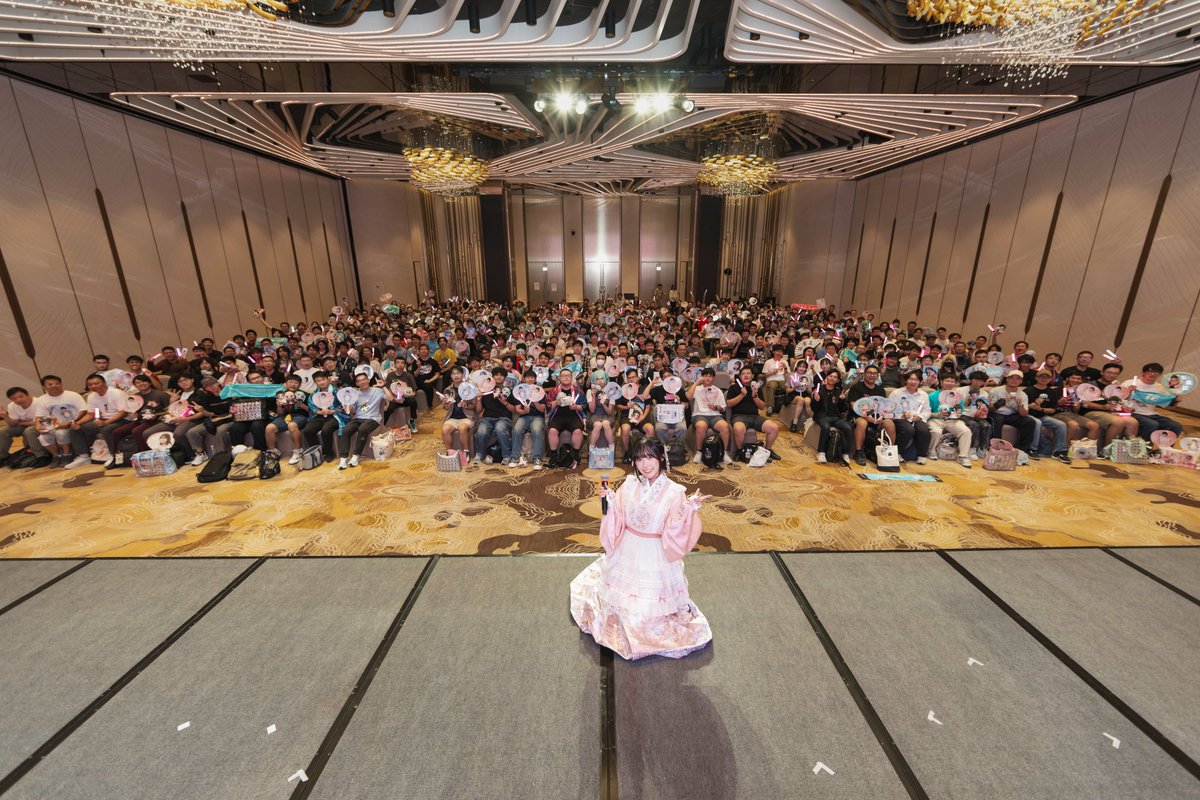 flashinglightCM's tweet photo. 坂倉花 ファンミーティング in HongKong

～記念集合写真公開～

ご来場いただいた皆さま、本当にありがとうございました！

本公演の大切な瞬間を、記念写真としてお届けします。
またお会いできる日を楽しみにしております✨ https://t.co/zMabrP8q0Q