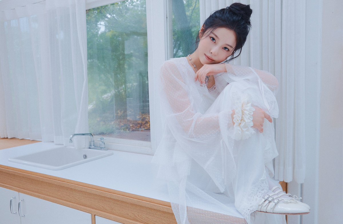 nmixxpics_'s tweet photo. JANG KYUJIN FOR WAVES MAGAZINE https://t.co/5QPK7YIWVp