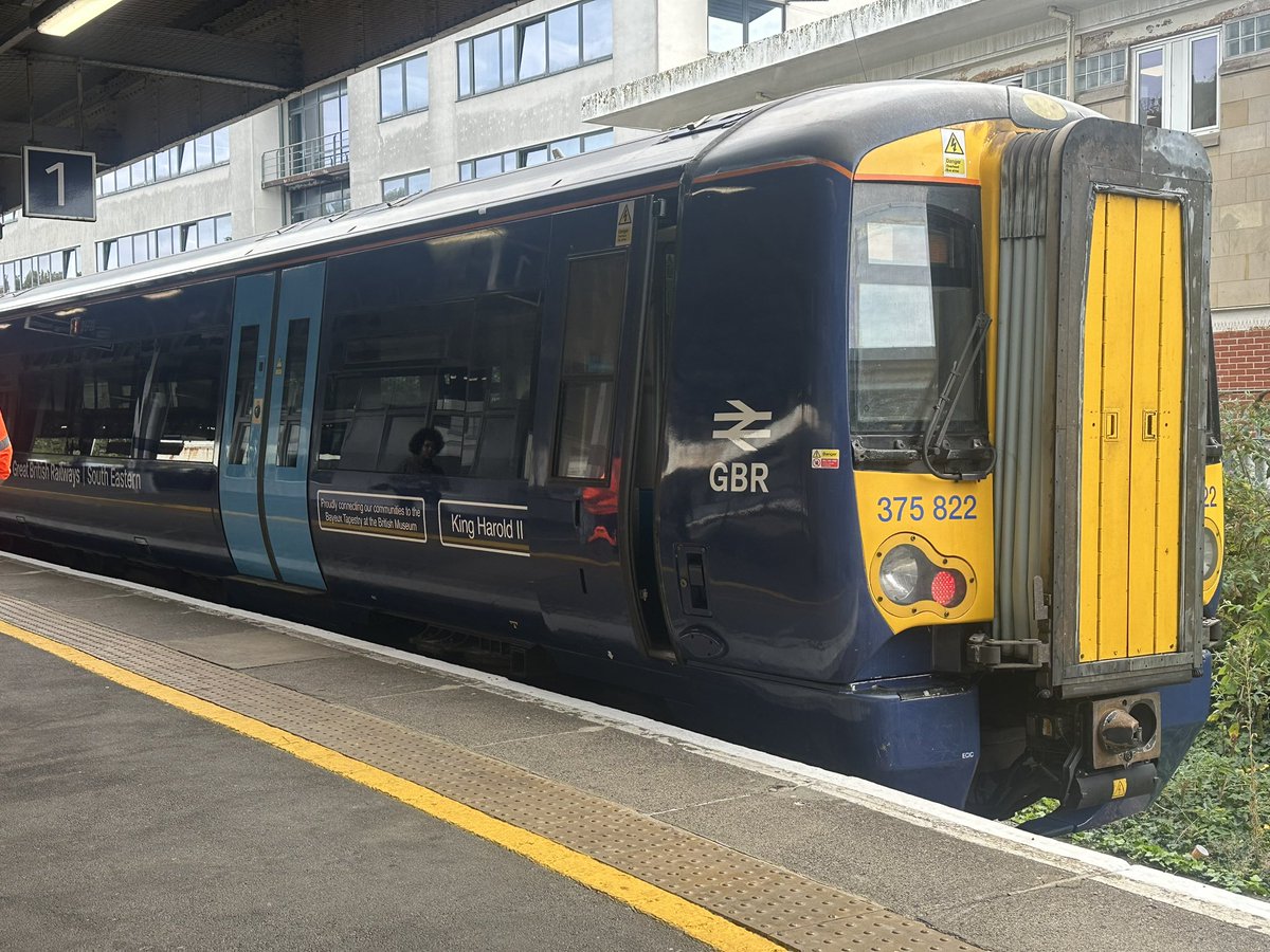 Coast_Conductor's tweet photo. Whilst passing through Hastings this afternoon one of ours 375s made an appearance in its new guise.

375822 is now complete in a hybrid GBR livery featuring vinyls representing the Bayeux Tapestry and its connections to the South East.

The unit is also named King Harold the 2nd https://t.co/yJHprZkivH
